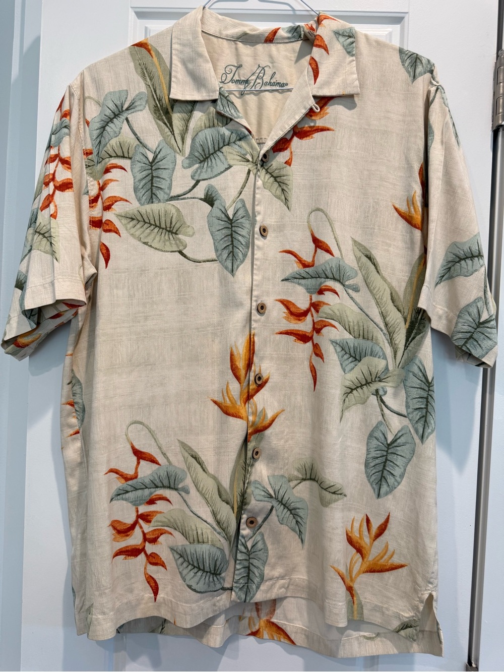 Tommy Bahama Beige Short Sleeve Camp Shirt Paradise Tropical Print Vibrant L